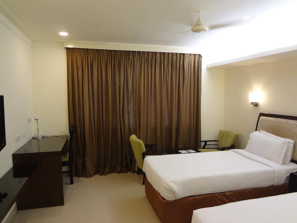 ויסאקפאטנם Hotel Budhil Park מראה חיצוני תמונה